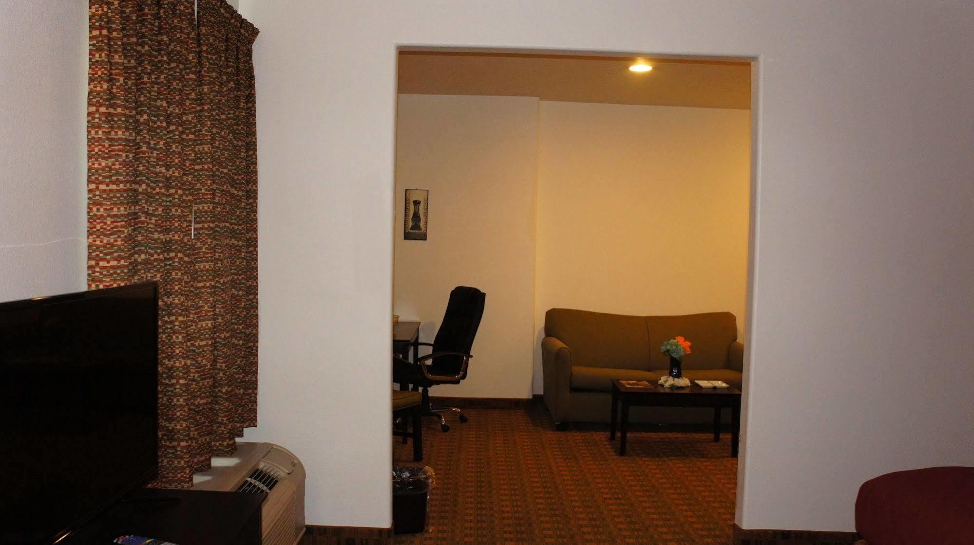 Lux Inn And Suites Three Rivers Zewnętrze zdjęcie